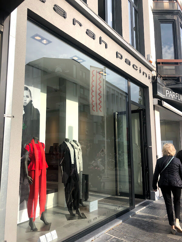Foto van Sarah Pacini Outlet