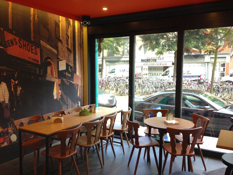 Foto van Paul's Boutique Gent Station