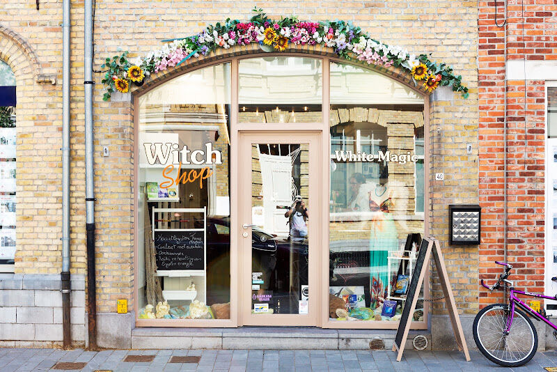 Foto van Witch Shop - White Magic