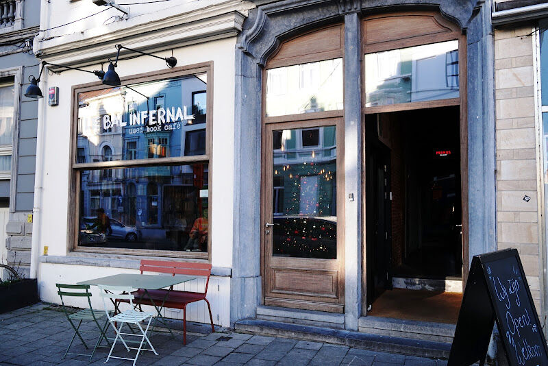 Foto van Le Bal Infernal - used book café