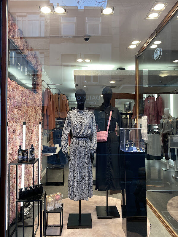 Foto van Kleding Dames online Million Brand Kledingwinkel Antwerpen Abdijstraat 30