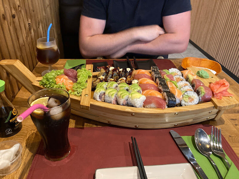 Foto van om sushi & wok
