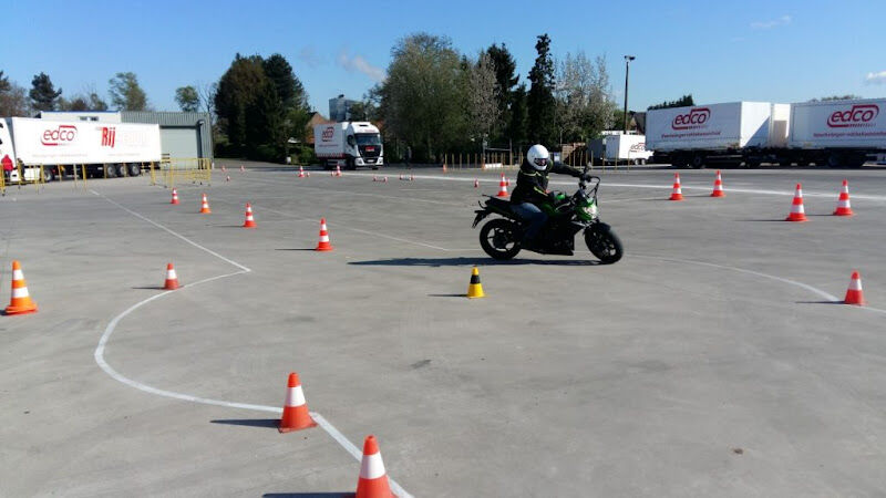 Foto van Auto-Motorrijschool Just Safe