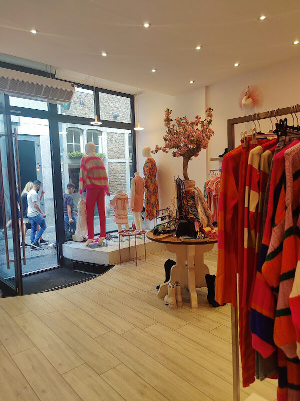 Foto van Amzar Boutique (Fabulous Clothes, Shoes & Bags)