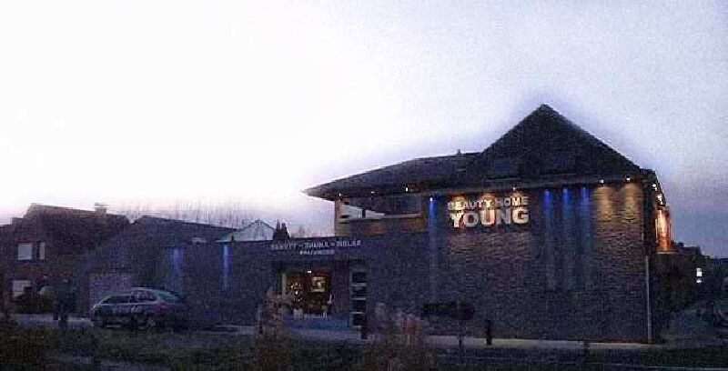 Foto van Young (Estethiek)
