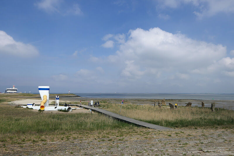 Foto van Speeltuin met glijbaan en klimmuur bij de Ankie Westbeer Pieter Pier