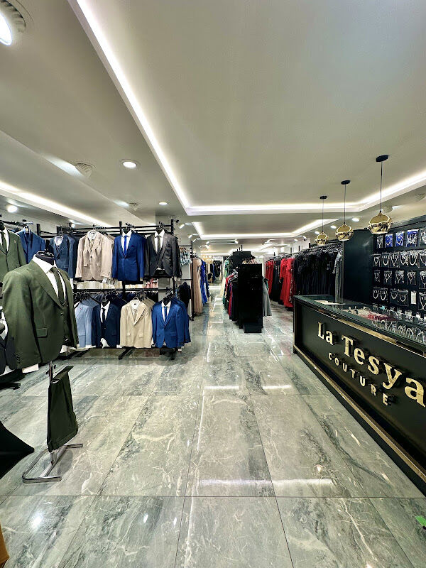 Foto van La Tesya Couture (Galajurken, Avondjurken, Bruidsjurken, Communiekleding, Kostuums)