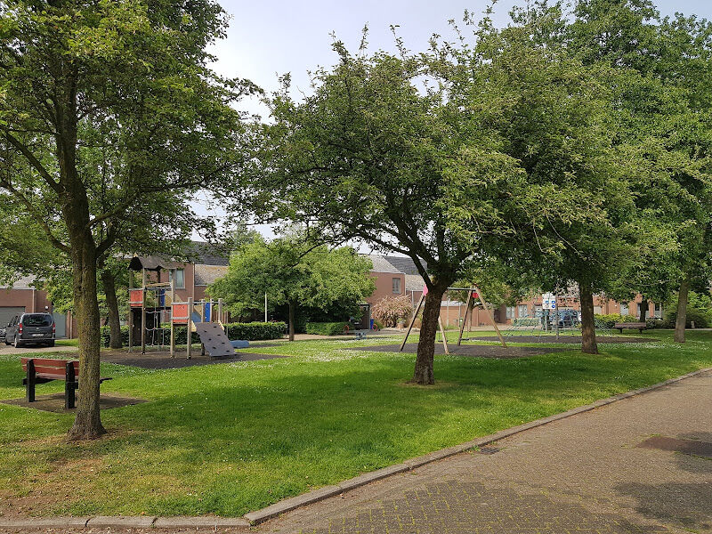 Foto van speelterrein R. Van Ostaeyenlaan