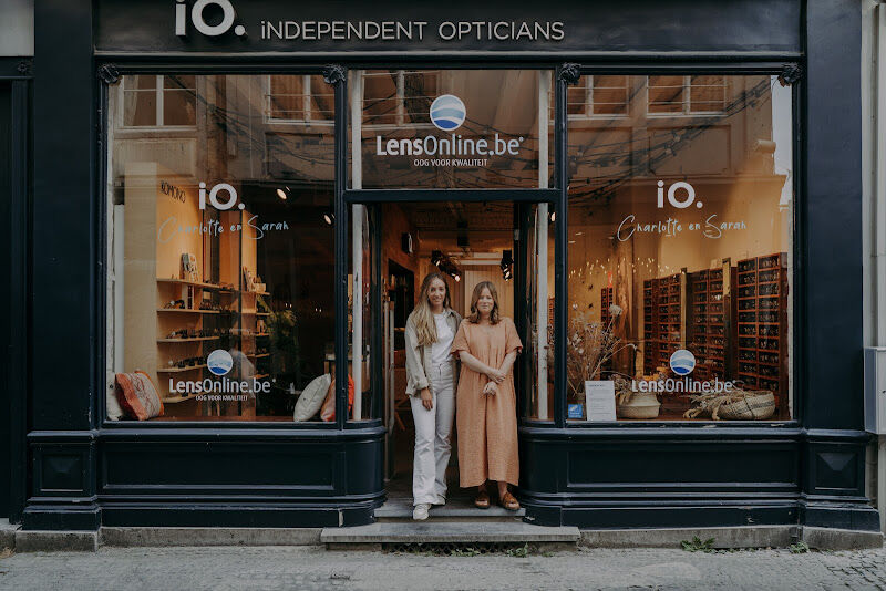 Foto van iO. independent Opticians - Charlotte en Sarah