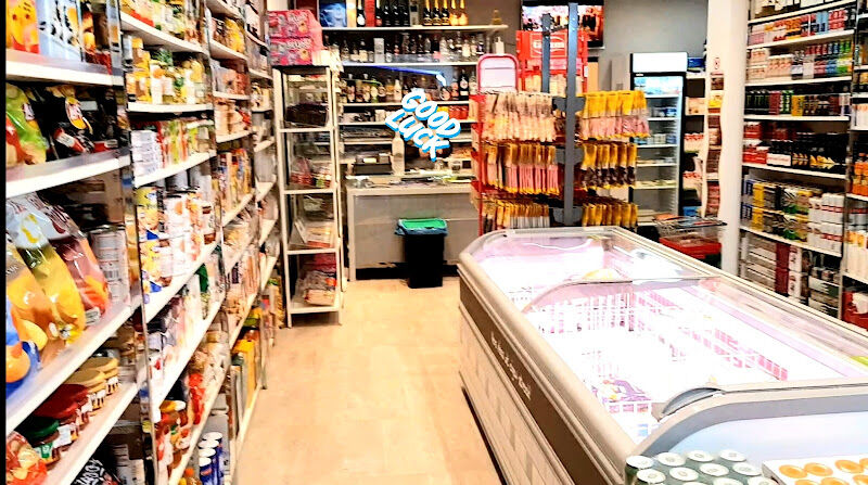 Foto van Nacht Winkel ((White & Night Supermarkt))