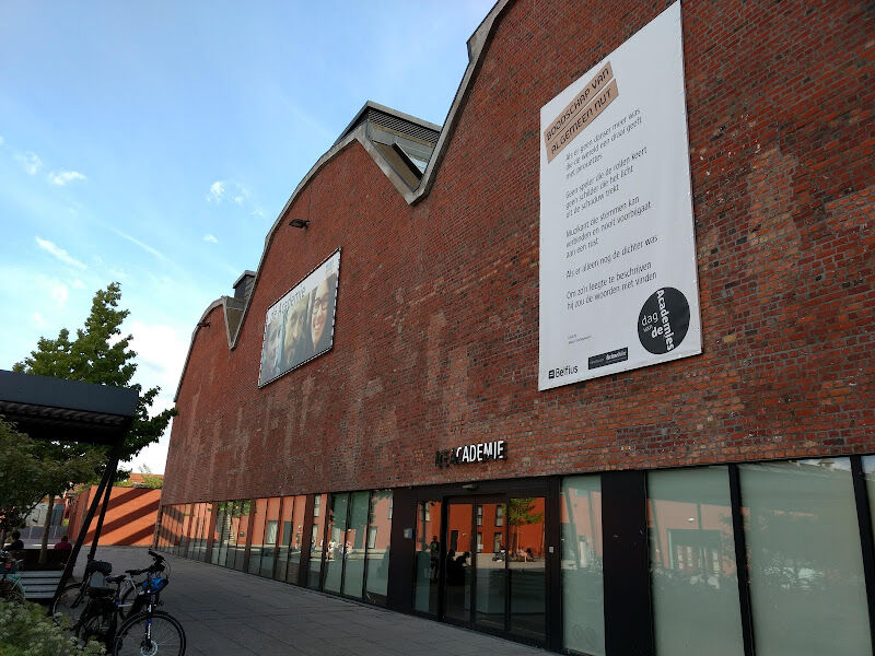 Foto van dé Academie beeldende kunst woord muziek