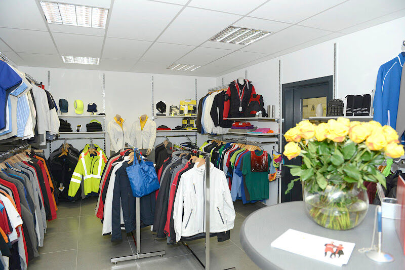 Foto van Merlet; maathemden, beroepskleding, borduurwerken, textieldruk