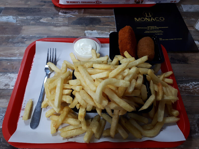 Foto van Frituur Monaco, snacks & pitaschotels