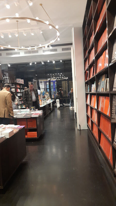 Foto van Boekwinkel BOZAR