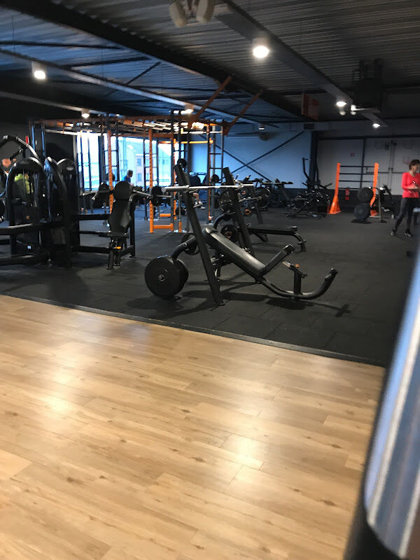 Foto van Basic-Fit Sint-Pieters-Leeuw Bergensesteenweg 24/7