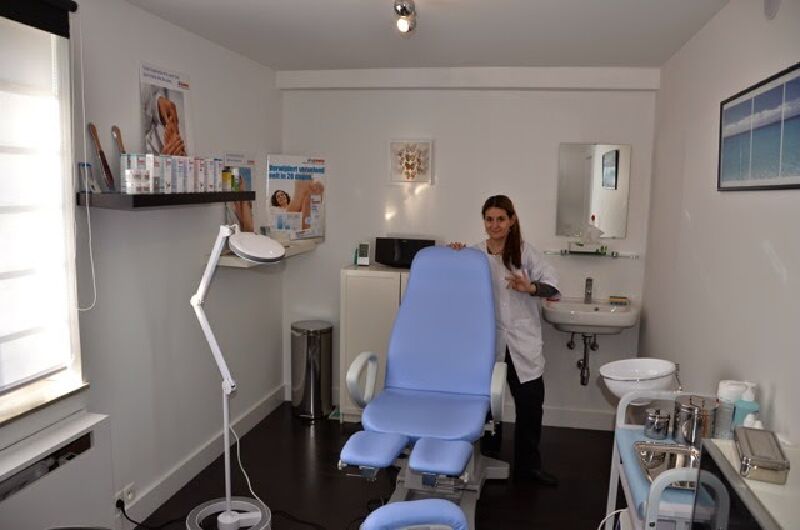 Foto van Mikaëla Tibi - Pédicure médicale - Reflexologie plantaire -Infirmière- traitement des mycoses au laser
